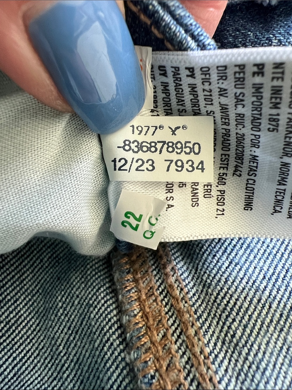 NWT American Eagle Women's Curvy Mom Distressed Denim Jean Short in Blue Size 8 - Picture 6 of 7